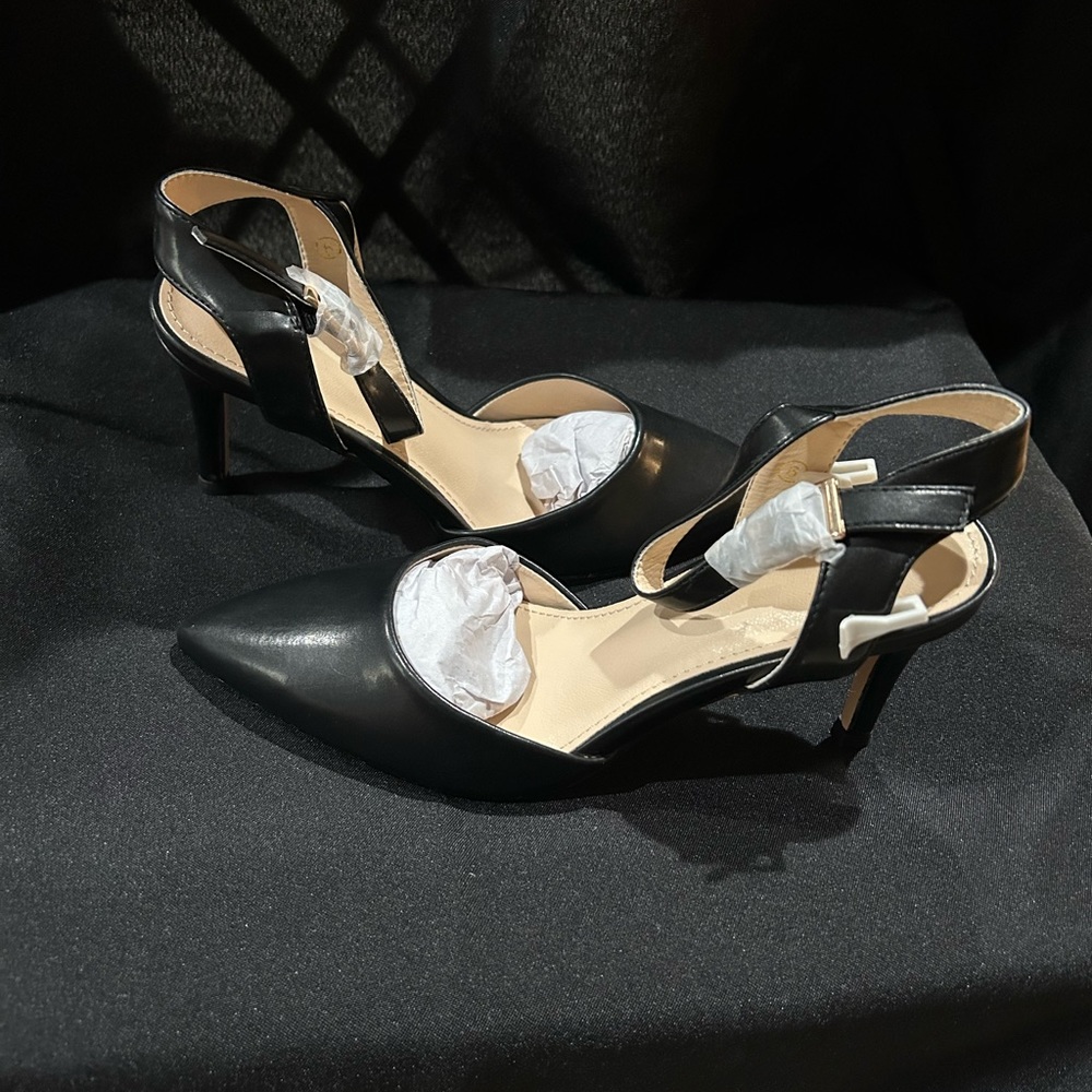 New Ladies 3” high heels with box size 6
